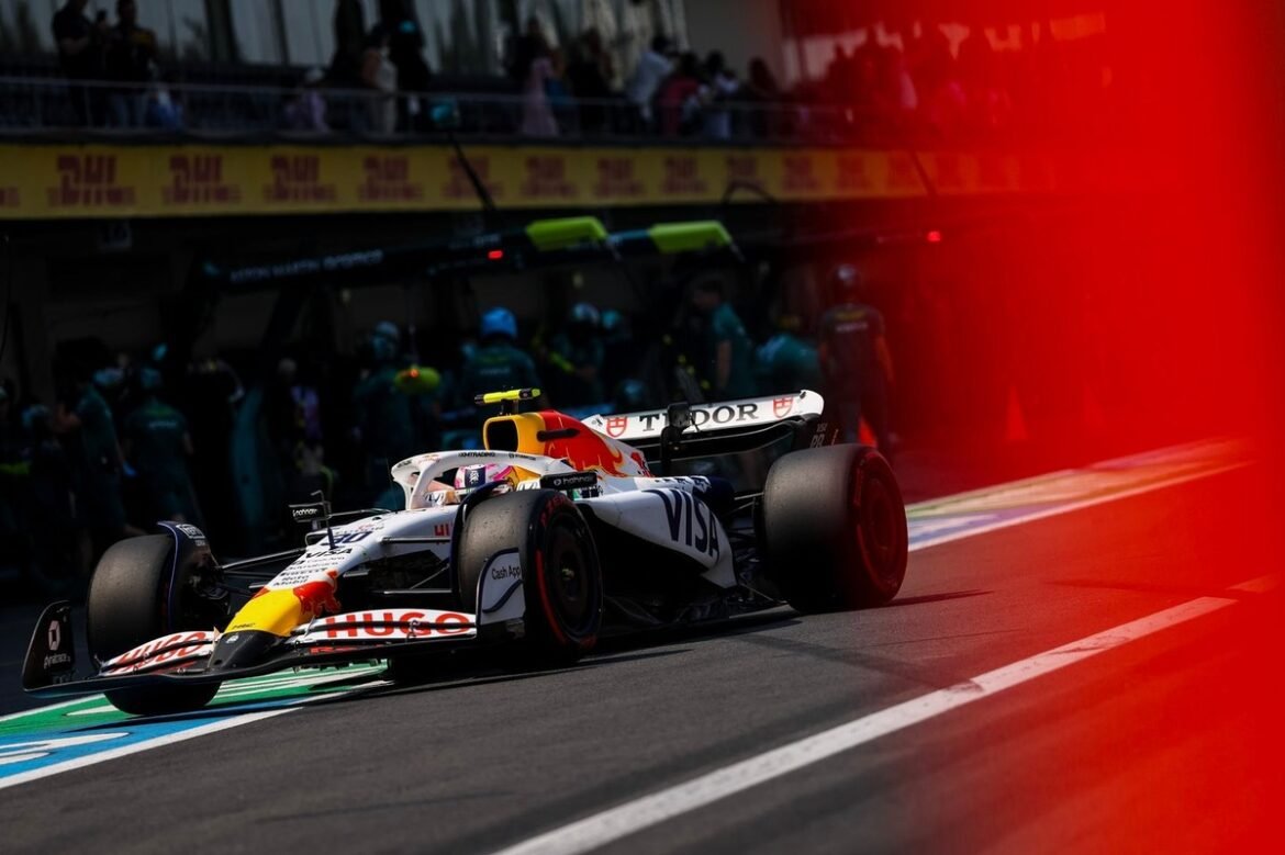 1761432734_liam-lawson-racing-bulls-team.jpg