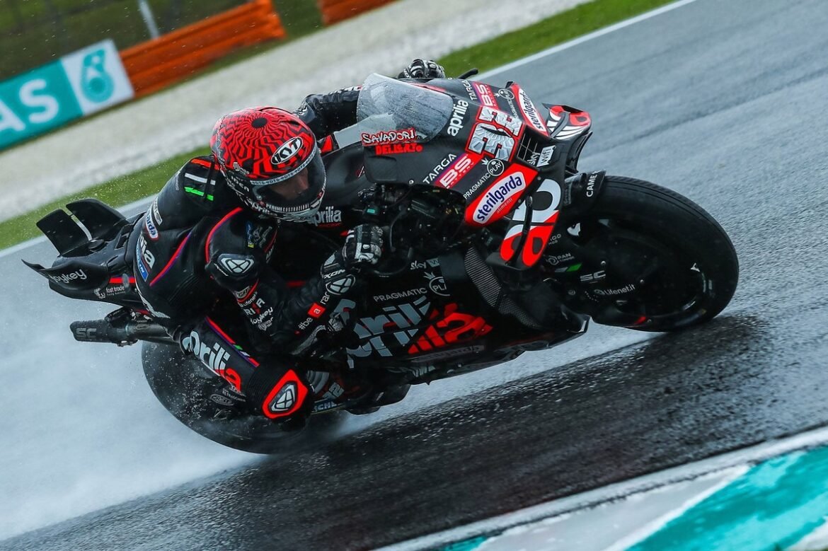 lorenzo-savadori-aprilia-racin-2.jpg